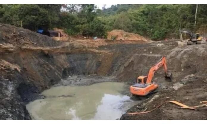 ALAT BERAT : Salah satu alat berat ekskavator yang beroperasi di PETI Sungai Bodi, Kecamatan Paleleh, Kabupaten Buol, Provinsi Sulawesi Tengah.(FOTO : ISTIMEWA/KABAR68)