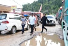 Anwar Hafid “Berang”, Jalan di Tompira Rusak Parah