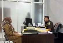 Denda Kasus Pengadaan Ambulans Dinkes Palu Rp24 Juta Resmi Dilunasi Pihak Dinkes Kota Palu menyetor denda dari pengadaan ambulans di ruangan Datun Kejari Palu. (Foto ist)