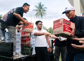 Fathur Razaq Salurkan Ratusan Paket Sembako