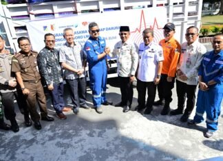 Gubernur Terima Bantuan Kemanusiaan PT Donggi Senoro LNG