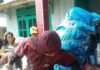 Jalan Belum Tembus, Jenazah Mantan Kades Masewo Diantar Pakai Ojek